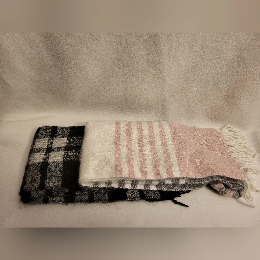 2 Scarves, 1 is black and white, 1 is pink, gray and white - Picture 3 of 7